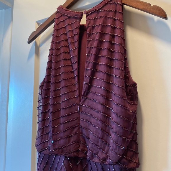 ART DECO BEADED BLOUSON DRESS WITH HALTER NECKLINE IN CASSIS - Picture 3 of 4